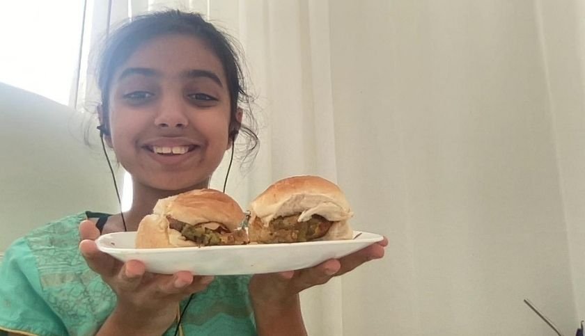 Samaira Popli happy with her Vada pavs